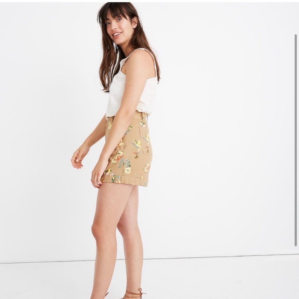 EUC Madewell pleated shorts in Hawaiian Hideaway - Picture 2 of 5